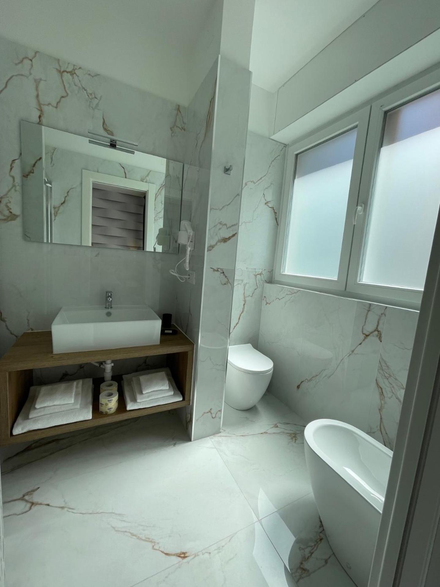 Martini Suite 2 Bari Buitenkant foto