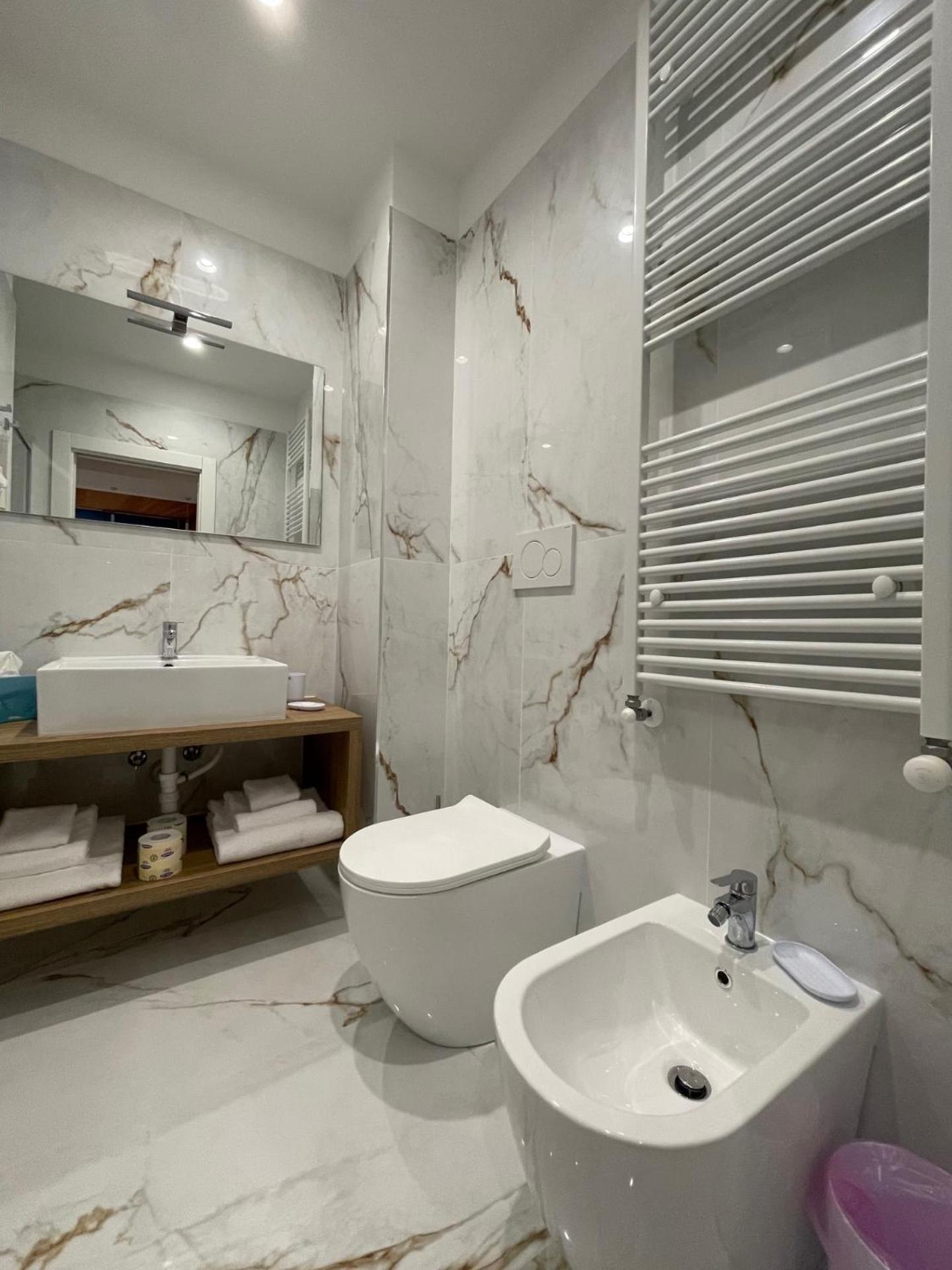 Martini Suite 2 Bari Buitenkant foto