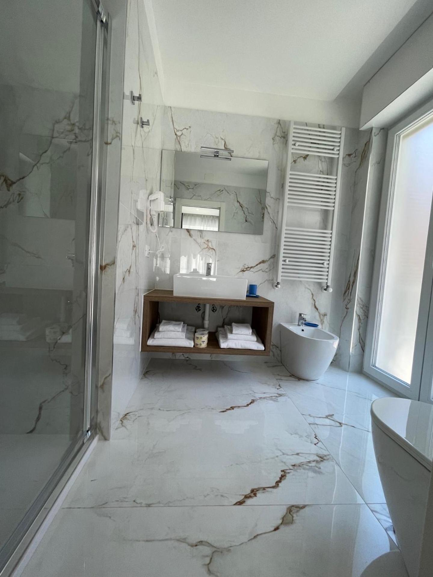 Martini Suite 2 Bari Buitenkant foto