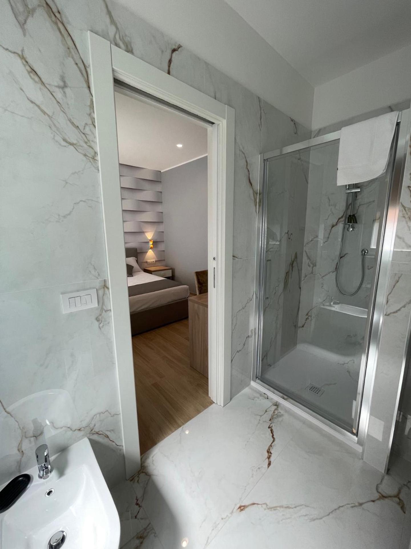 Martini Suite 2 Bari Buitenkant foto