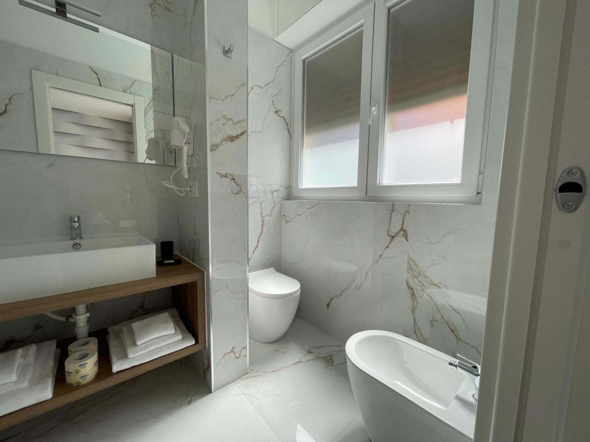 Martini Suite 2 Bari Buitenkant foto